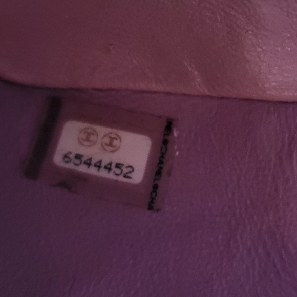 AUTHENTIC CHANEL PATENT MEDALLION - Picture 9 of 10